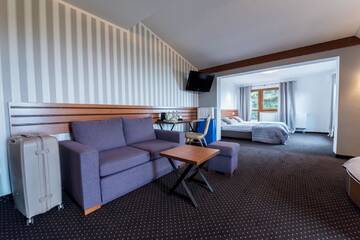 Фото номера Двухместный номер Делюкс с 1 кроватью Отель Hotel Beskidzki Raj г. Стрышава 4